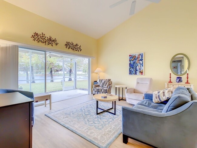 Foto del edificio - Seasonal/short term only 2/2 ground floor ...