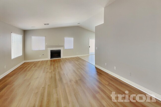 Foto del edificio - 6415 Kressler Ave