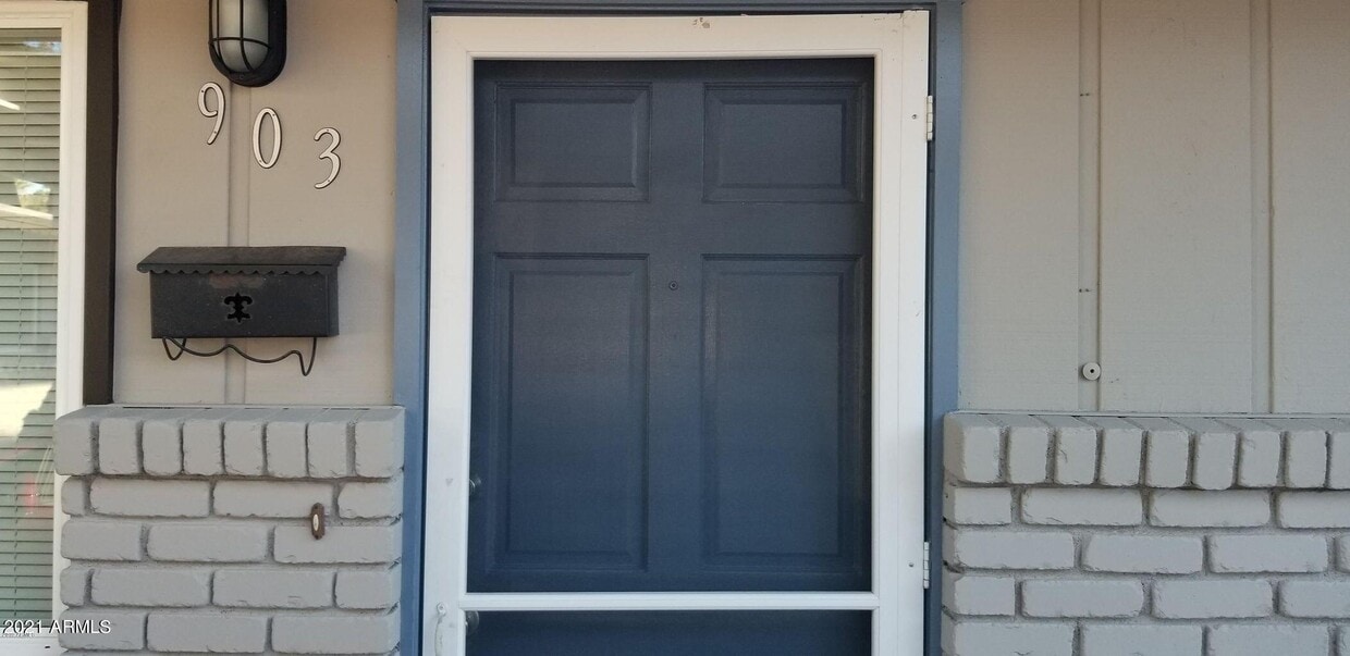 Foto principal - 903 E 4th Pl