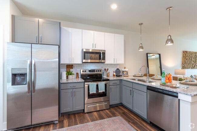 2BR, 2BA - 1296SF B2C Townhome - Kitchen - Riverwood
