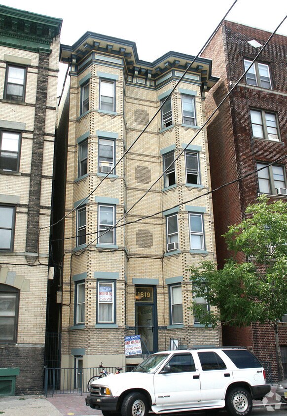Building Photo - 1619 Palisade Ave