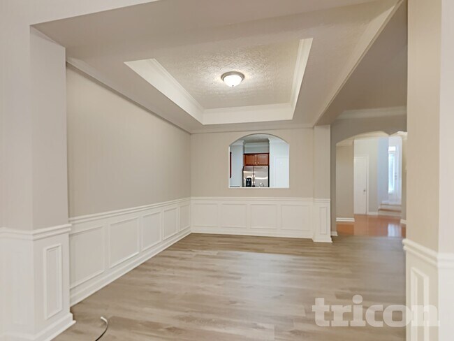 Foto del edificio - 8132 Brookbend Dr