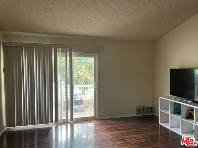 Foto del edificio - 8725 Beckenham Ln