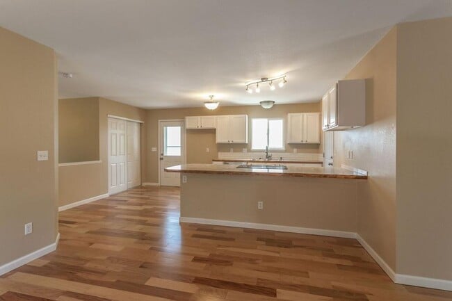 Photo - 2362 Calcite St House