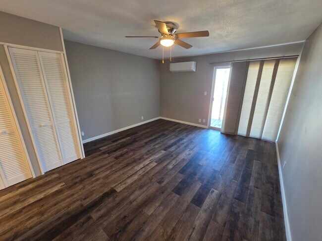 Foto del edificio - 734 N Country Acres Ave