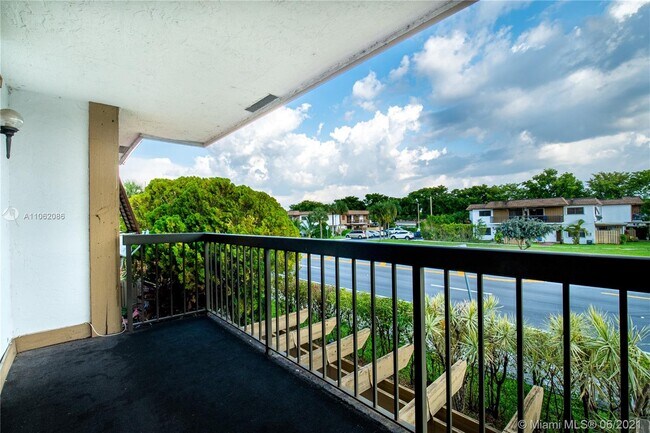 Foto del edificio - 6845 NW 169th St