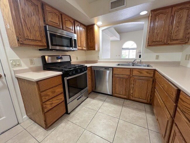 Building Photo - PRICE REDUCED !!!  PATIO HOME- COTTONWOOD-...