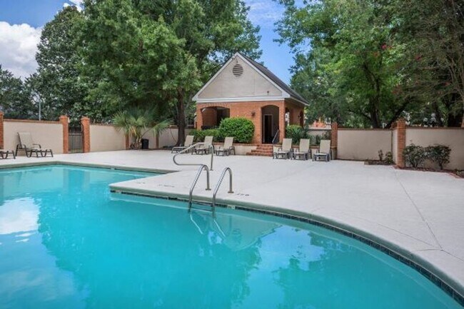 Foto del edificio - Heart of Baton Rouge-Spacious 3-bedroom,2-bathroom Condominium