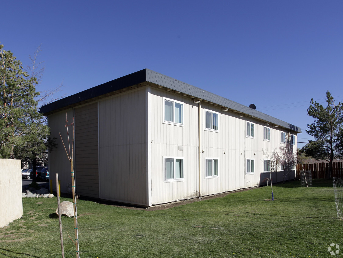 Building - Lansdowne House Apartments