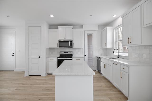 Building Photo - 206 S Village Way