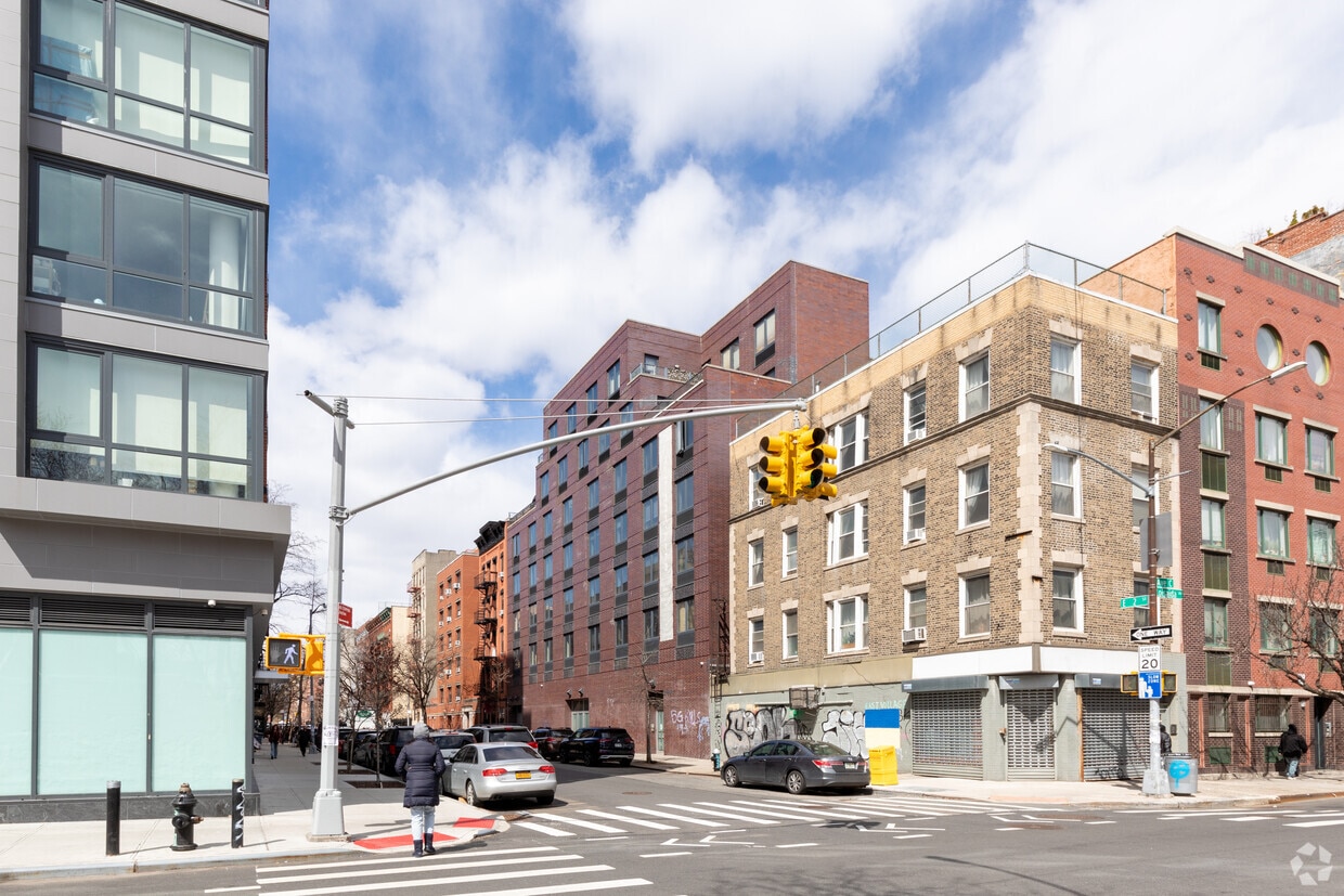 252 E 2nd St, New York, NY 10009 Apartments in New York, NY