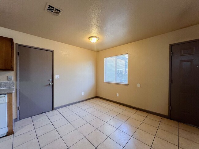 Foto del edificio - 3 Bed 2 Bath Home