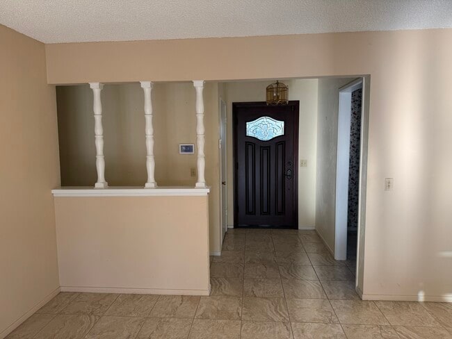 Foto del edificio - 15856 Lawnhill Dr