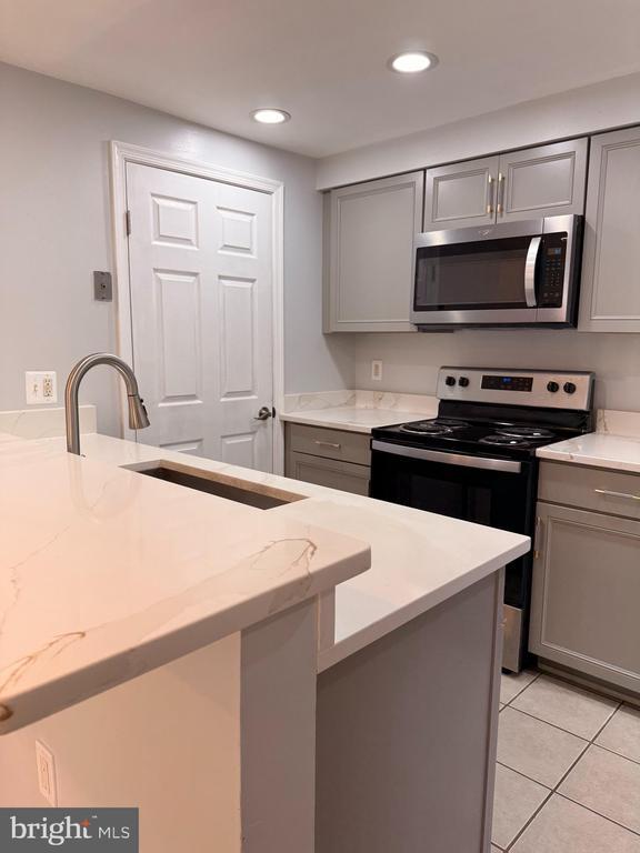 Building Photo - 4303 Pembrook Village Dr