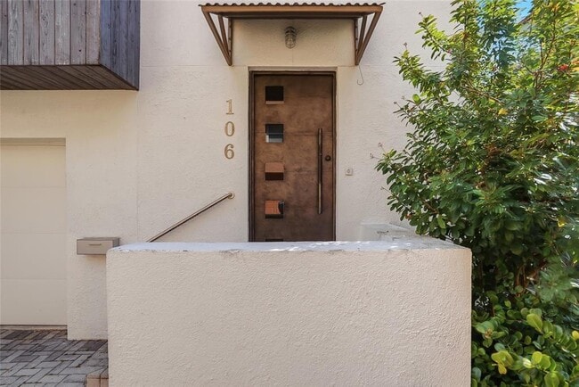 Building Photo - 106 Fareham Pl N