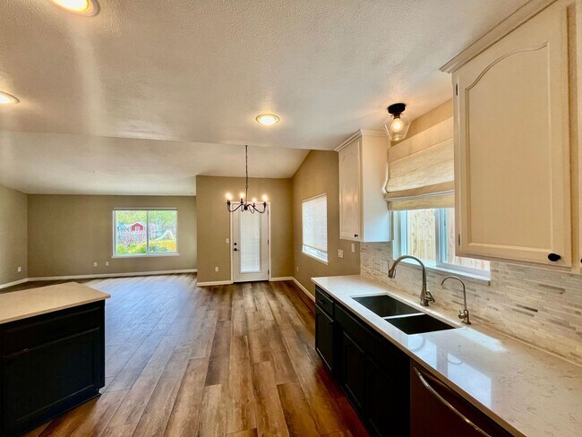 Building Photo - Country Living, in San Luis Obispo's Hidde...