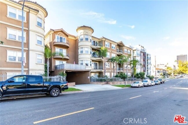 Building Photo - 917 S New Hampshire Ave