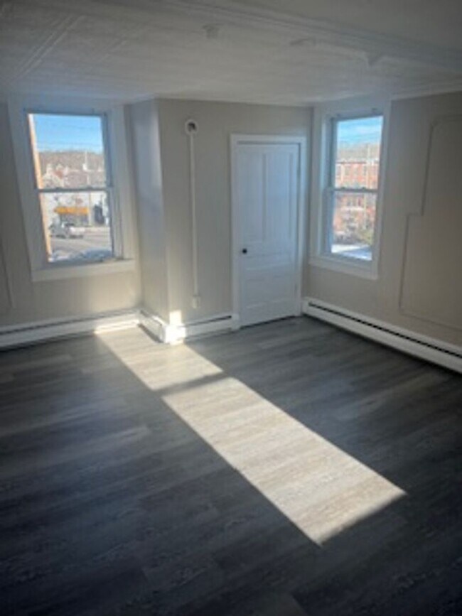 Building Photo - 19 High St