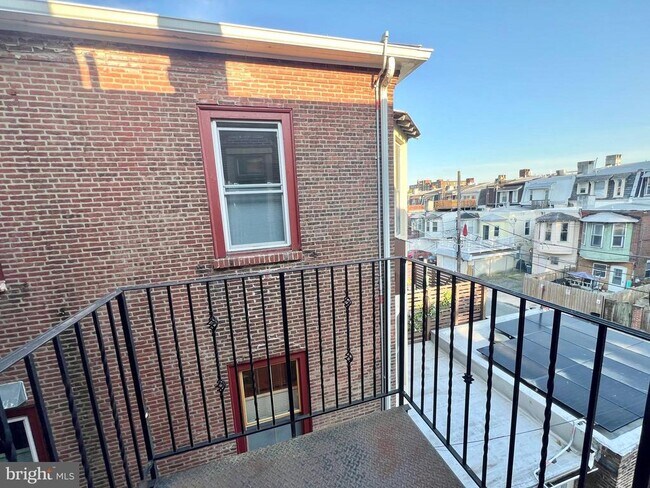 Building Photo - 4436 Chestnut St