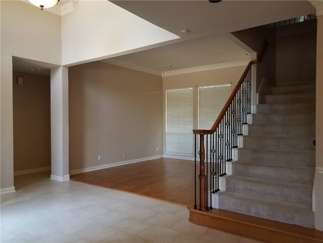 Building Photo - 4400 Barnsley Dr