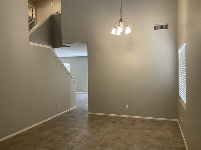 Building Photo - 4069 S Vineyard Ave