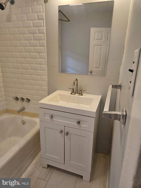 186 Gibbsboro Rd Unit 3, Clementon, NJ 08021 Room for Rent in