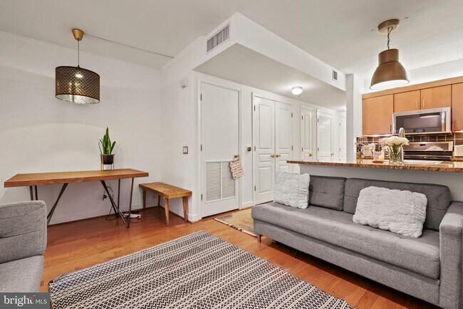 Foto del edificio - 616 E St NW