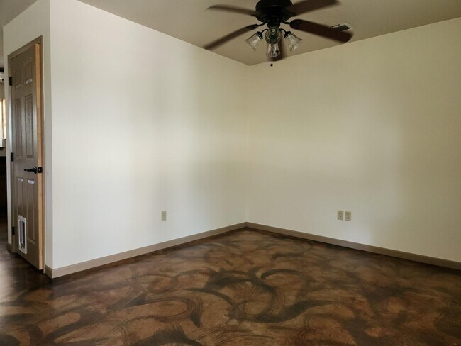 Foto del edificio - 404 Jennings Blvd