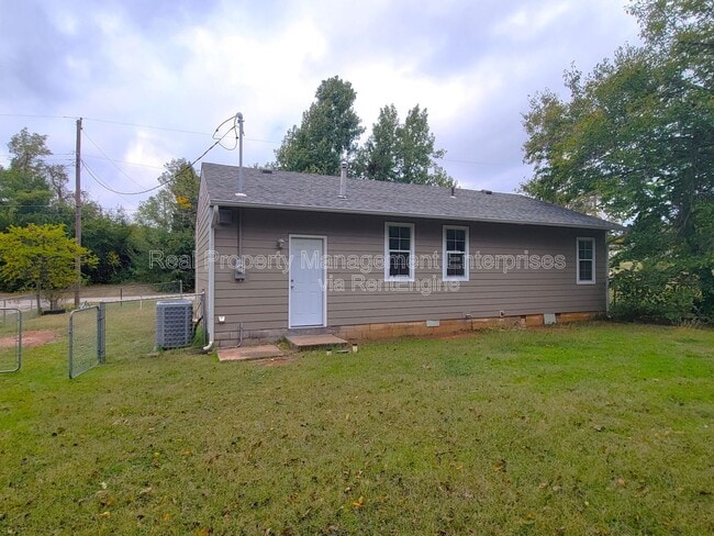 Foto del edificio - 608 N Poplar Ln