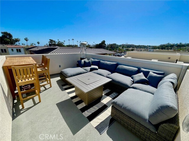 Building Photo - 1841 Doheny Way