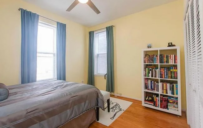 Building Photo - Charming Rowhouse Retreat in the Heart of DC!