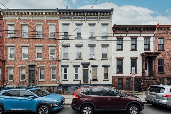 Foto del edificio - 357 8th St