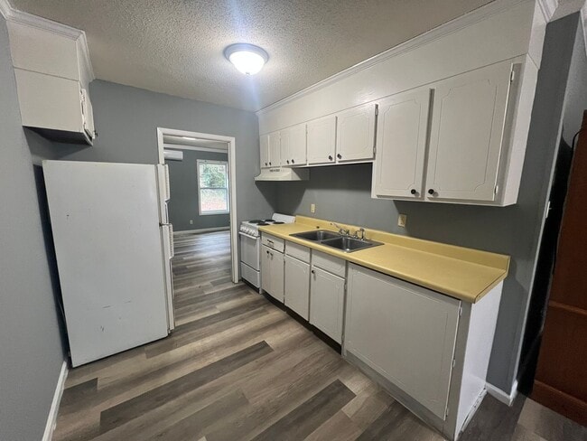 Building Photo - 450 29th Pl