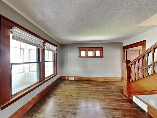 Foto del edificio - LEASING SPECIAL!! Adorable 3 Bedroom, 1.5 ...