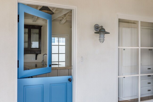 Foto del edificio - 502 Poinsettia Ave