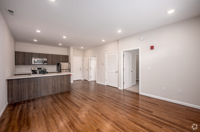 1BR, 1BA - 652SF - Living Room/Kitchen - Park South