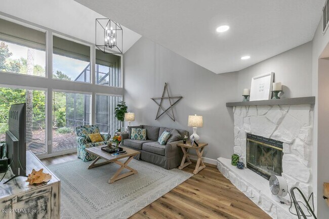 Foto del edificio - 9831 Sawgrass Dr E