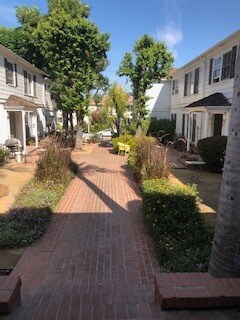 Foto principal - 15120 Dickens St