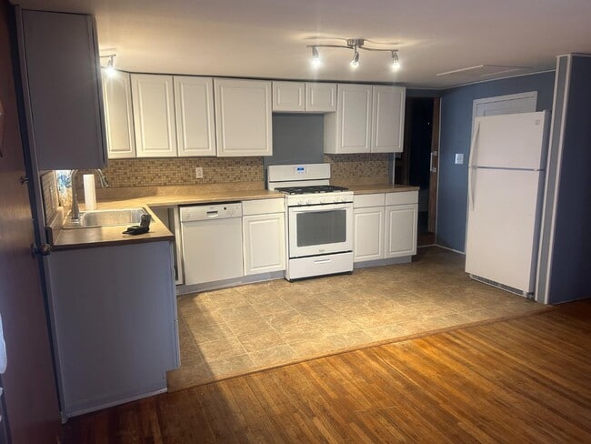 Building Photo - 1301 E 9th Ave