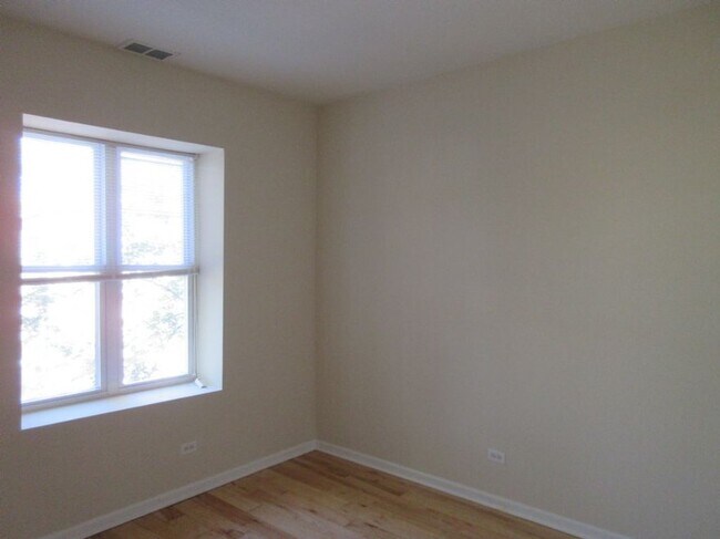 Foto del edificio - 3807 W Hirsch St