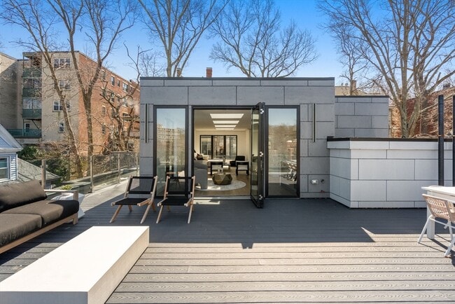 Building Photo - 57 University Rd