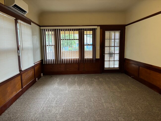 Building Photo - 33 E Alder St
