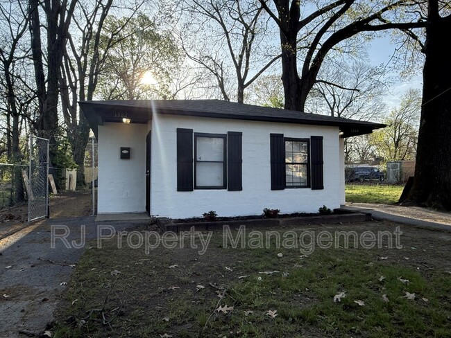 Building Photo - 1382 S Wellington St