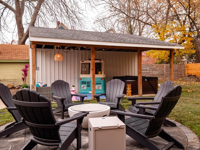 Foto del edificio - 25 N Rose Blvd