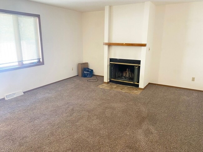 Building Photo - 4-Plex Located