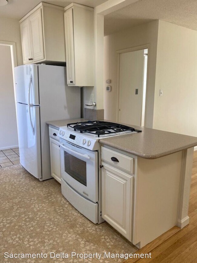 Foto del edificio - 2 br, 2 bath House - 204 Zola Ave