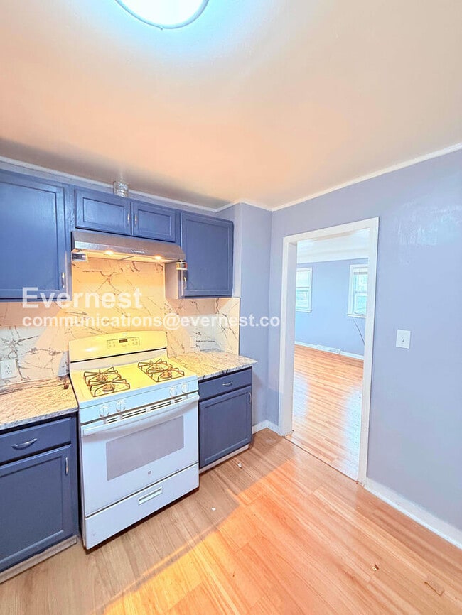 Foto del edificio - 8640 Chalmers Ave