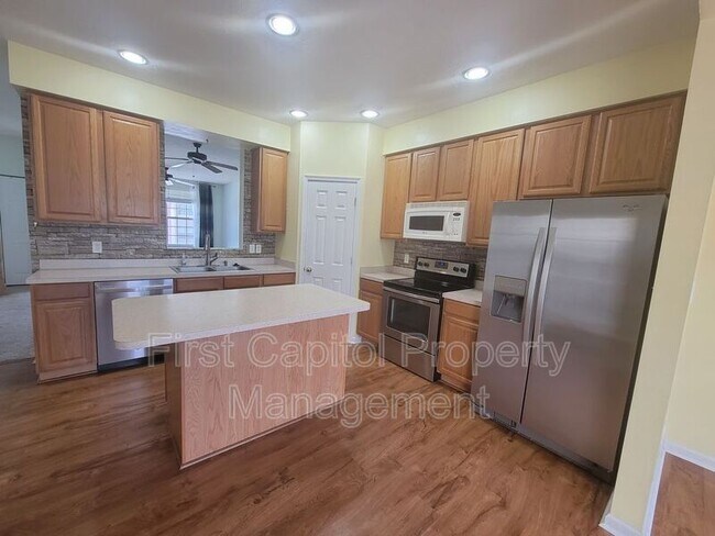 Building Photo - 1261 Wanda Dr