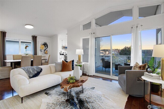 Foto del edificio - Ballard view top floor condo