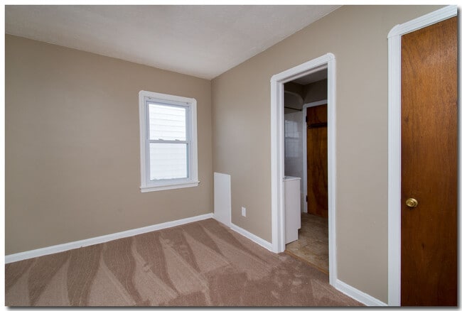 Building Photo - Nice and cozy house in South Euclid